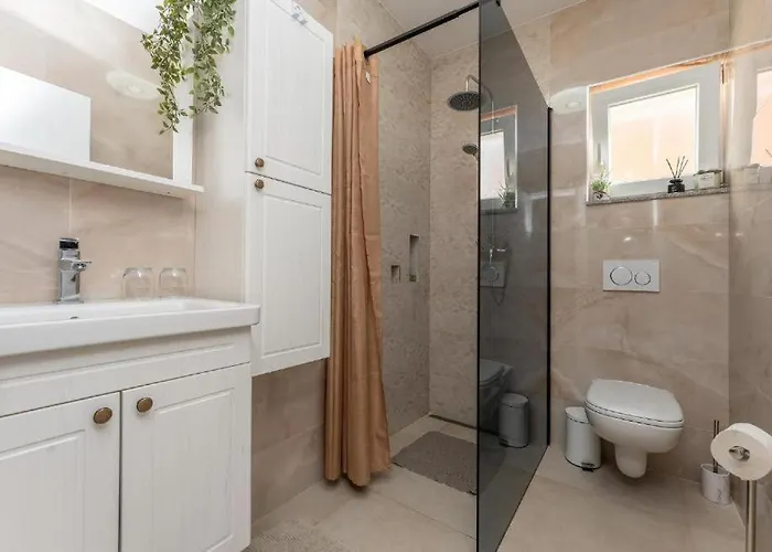 Emine Вилла Banj